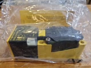 Turck Inductive Proximity Sensor Bi15U-CP40-VP4X2