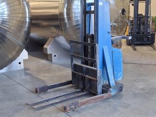 Crown pedestrian-operated electric walkie stacker