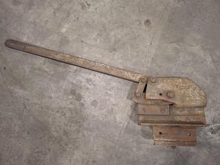 Manual lever shear