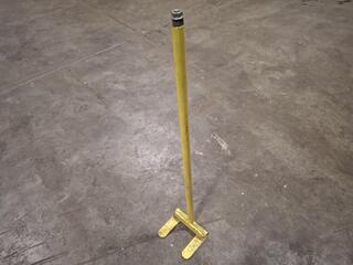 Yellow steel lifting tool