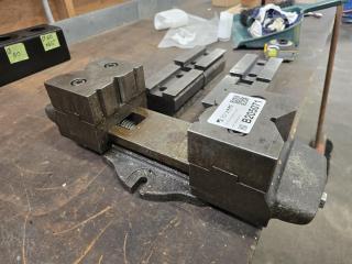 Self Centering Vice