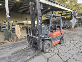 1995 2.5 Ton Toyota LPG/Petrol Forklift 