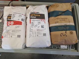 3x 10kg Bags of Self Raising Flour by Gilmours & Smart Choice