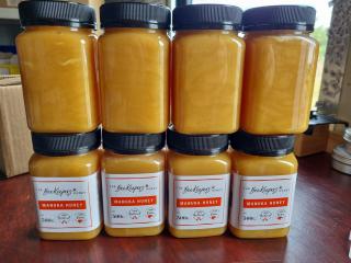 The Bee Keepers Manuka Honey, 8x 500g Jars